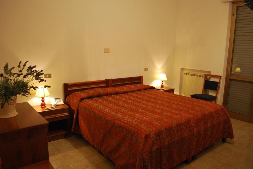 Albergo Smeraldo Castelnuovo Magra Exterior foto