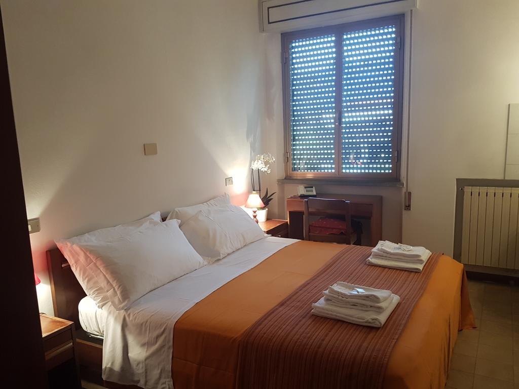 Albergo Smeraldo Castelnuovo Magra Exterior foto