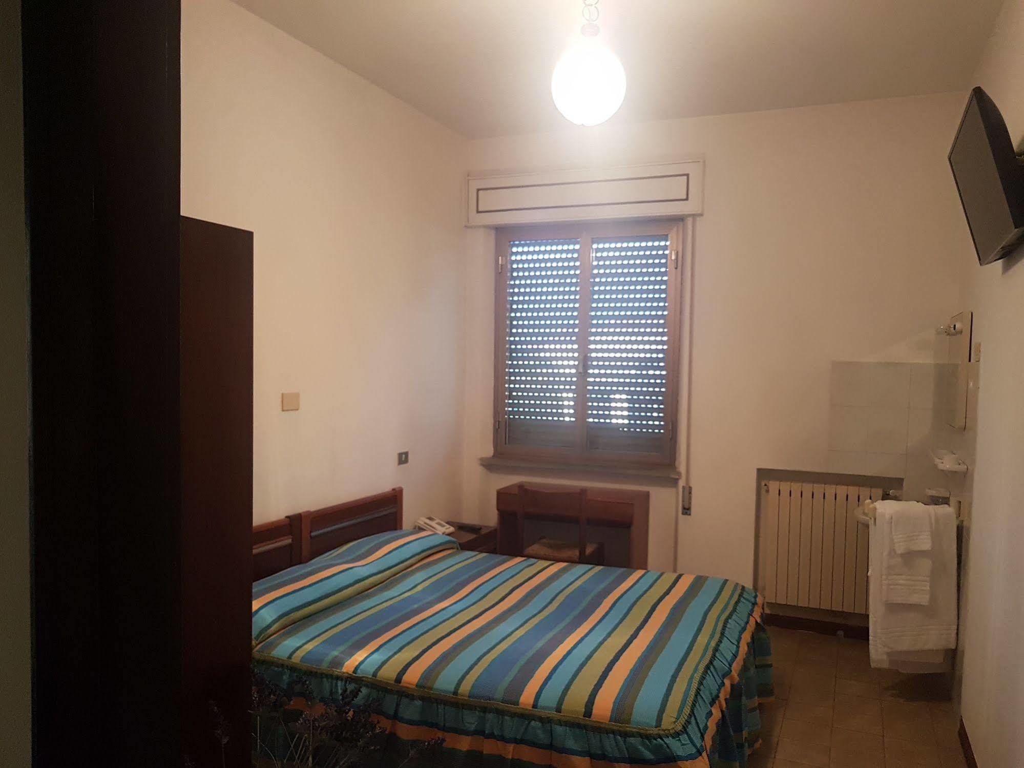 Albergo Smeraldo Castelnuovo Magra Exterior foto